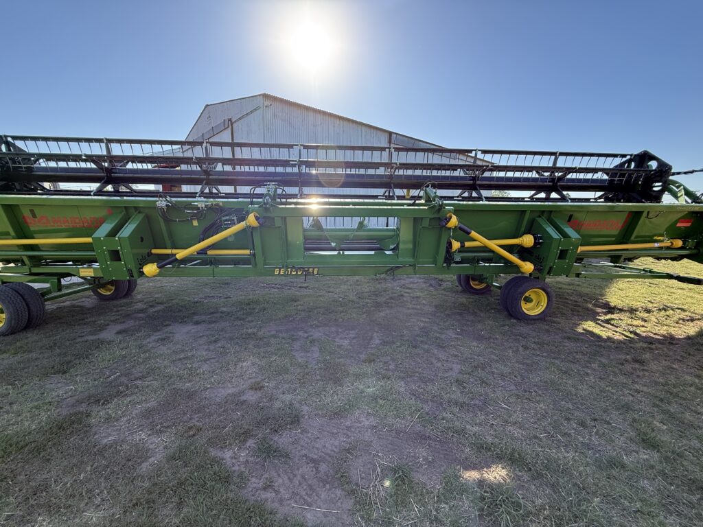 Vista trasera de plataforma John Deere reformada a draper por Industrias Maidana